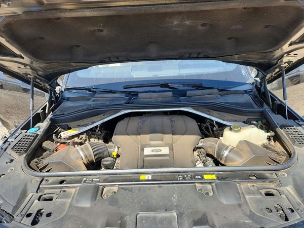 2023 LAND ROVER RANGE ROVER — Engine bay