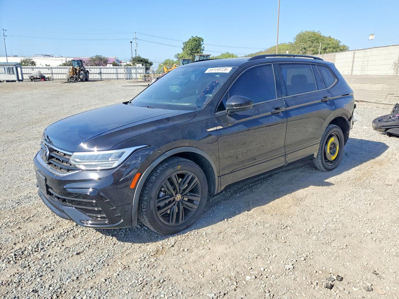 2022 VOLKSWAGEN TIGUAN — Front 3/4