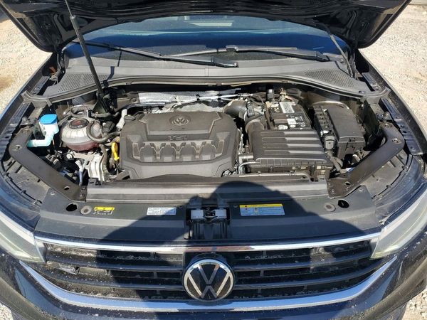 2022 VOLKSWAGEN TIGUAN — Engine bay