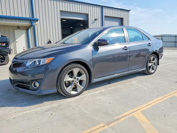 2012 TOYOTA CAMRY — Front 3/4