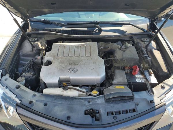 2012 TOYOTA CAMRY — Engine bay