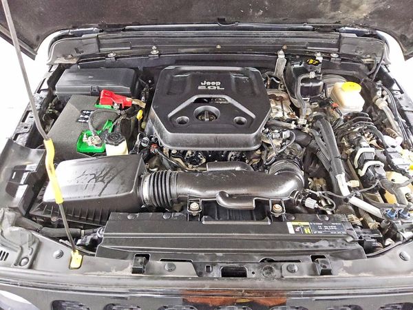 2019 JEEP WRANGLER UNLIMITED — Engine bay