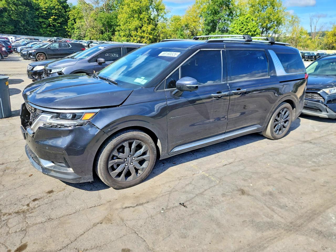 2024 KIA CARNIVAL SX, SX Prestige — Front 3/4