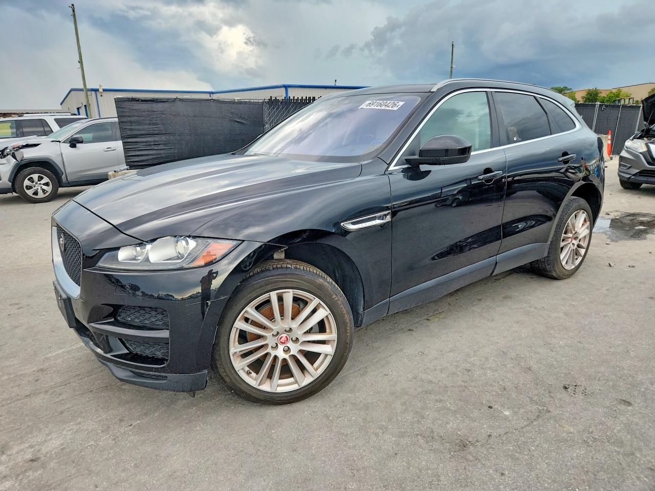 2019 JAGUAR F-PACE Premium — Front 3/4
