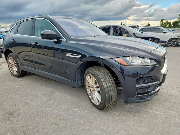 2019 JAGUAR F-PACE Premium — Passenger 3/4