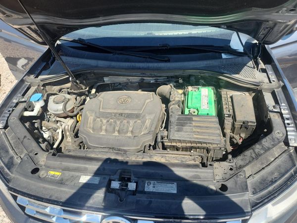 2019 VOLKSWAGEN TIGUAN — Engine bay