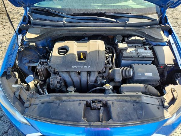 2018 HYUNDAI ELANTRA — Engine bay
