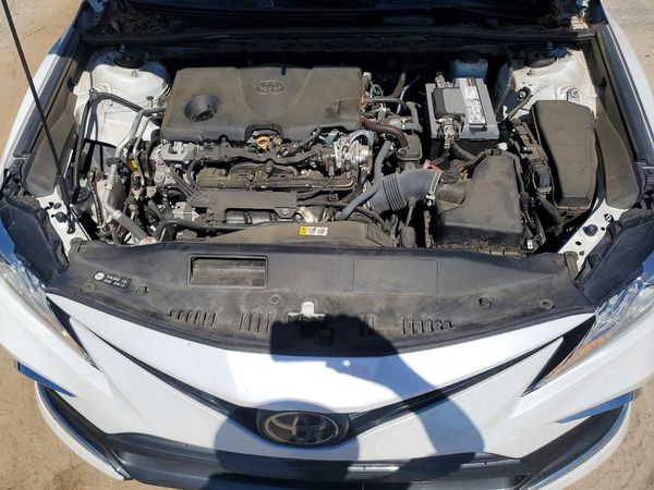 2022 TOYOTA CAMRY XLE — Engine bay