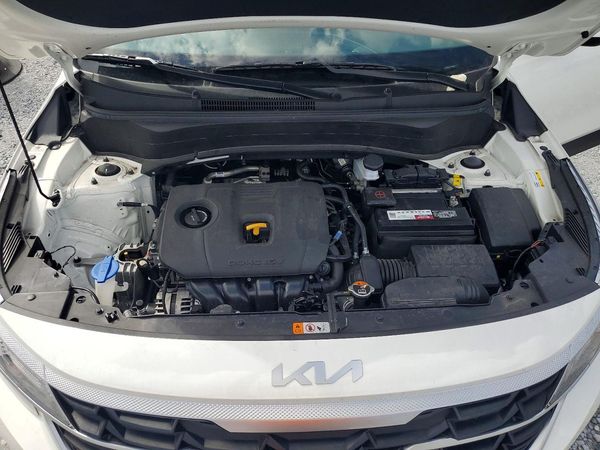 2026 KIA SELTOS LX — Engine bay