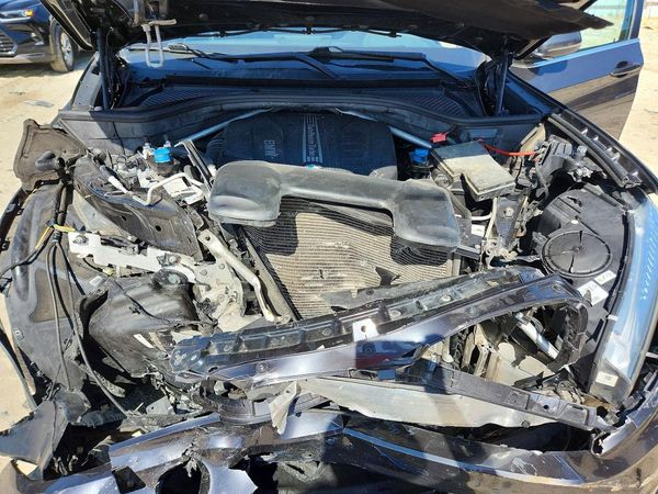 2014 BMW X5 xDrive35d — Engine bay