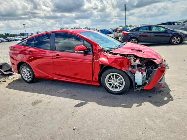 2019 TOYOTA PRIUS L/LE/XLE/LTD. — Passenger 3/4