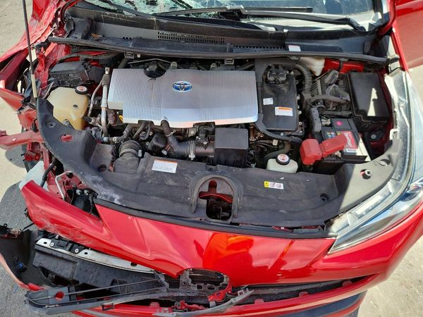 2019 TOYOTA PRIUS L/LE/XLE/LTD. — Engine bay