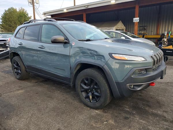 2015 JEEP CHEROKEE Trailhawk — Passenger 3/4