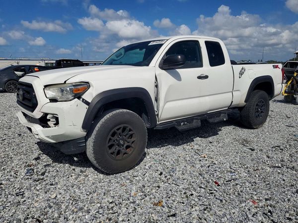 2020 TOYOTA TACOMA SR5 — Front 3/4