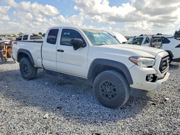 2020 TOYOTA TACOMA SR5 — Passenger 3/4