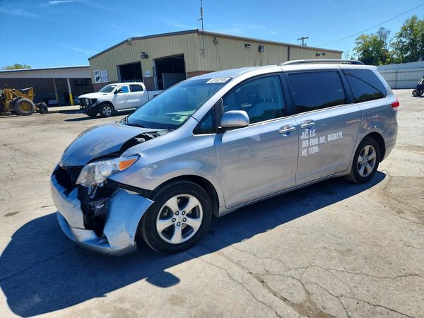 2013 TOYOTA SIENNA
