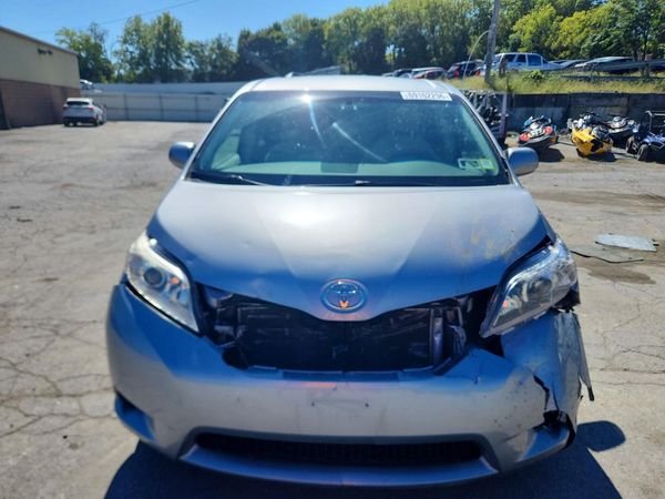 2013 TOYOTA SIENNA