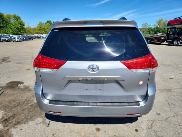 2013 TOYOTA SIENNA