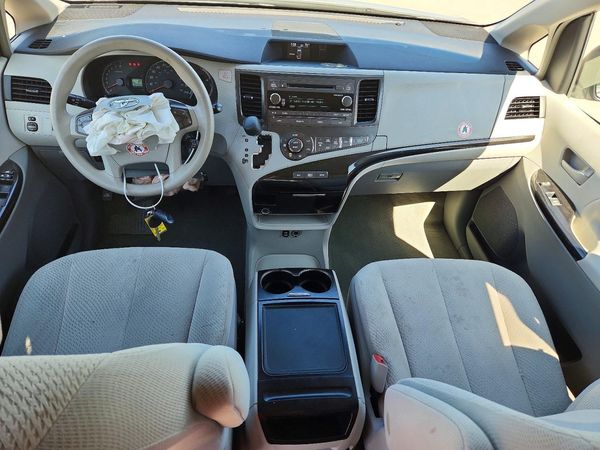 2013 TOYOTA SIENNA