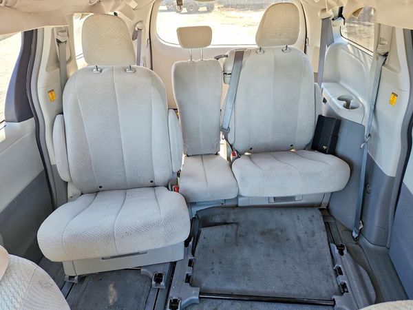 2013 TOYOTA SIENNA