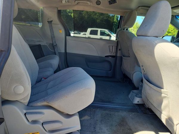 2013 TOYOTA SIENNA