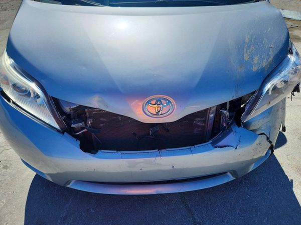 2013 TOYOTA SIENNA