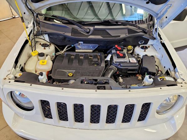 2017 JEEP PATRIOT Latitude — Engine bay