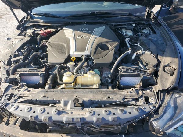 2017 INFINITI Q60 — Engine bay