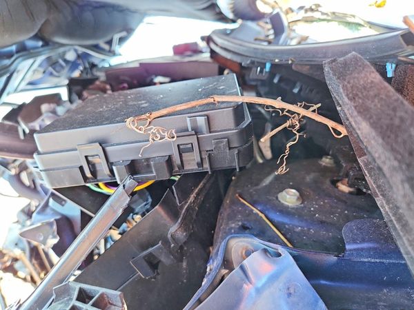 2023 NISSAN ROGUE SV — Engine bay