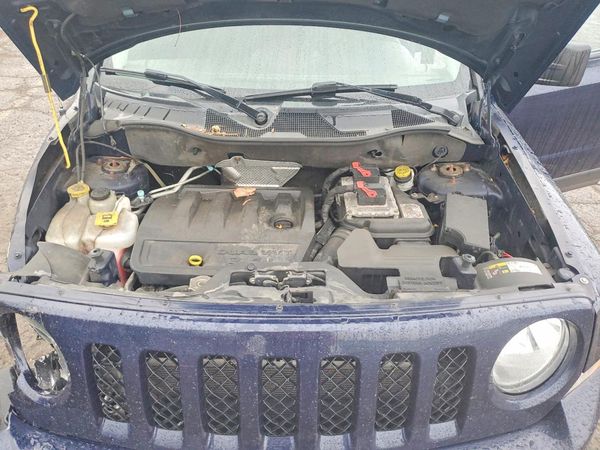 2014 JEEP PATRIOT Sport — Engine bay