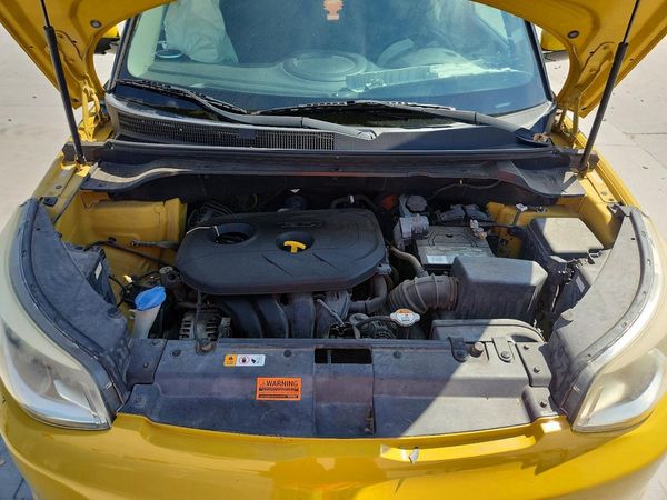 2014 KIA SOUL — Engine bay