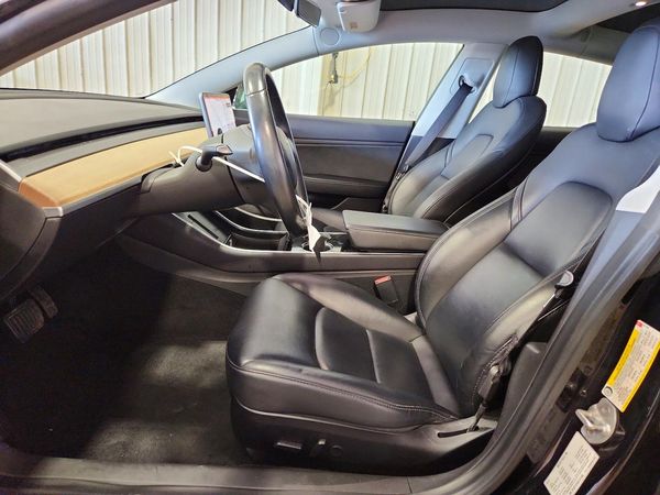 2019 TESLA MODEL 3 — DENT