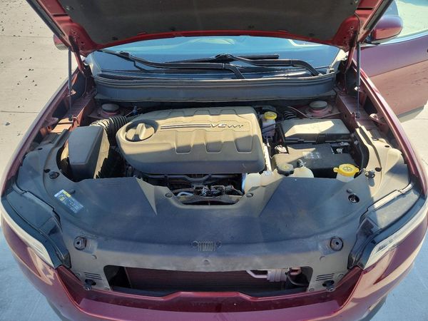 2019 JEEP CHEROKEE — Engine bay