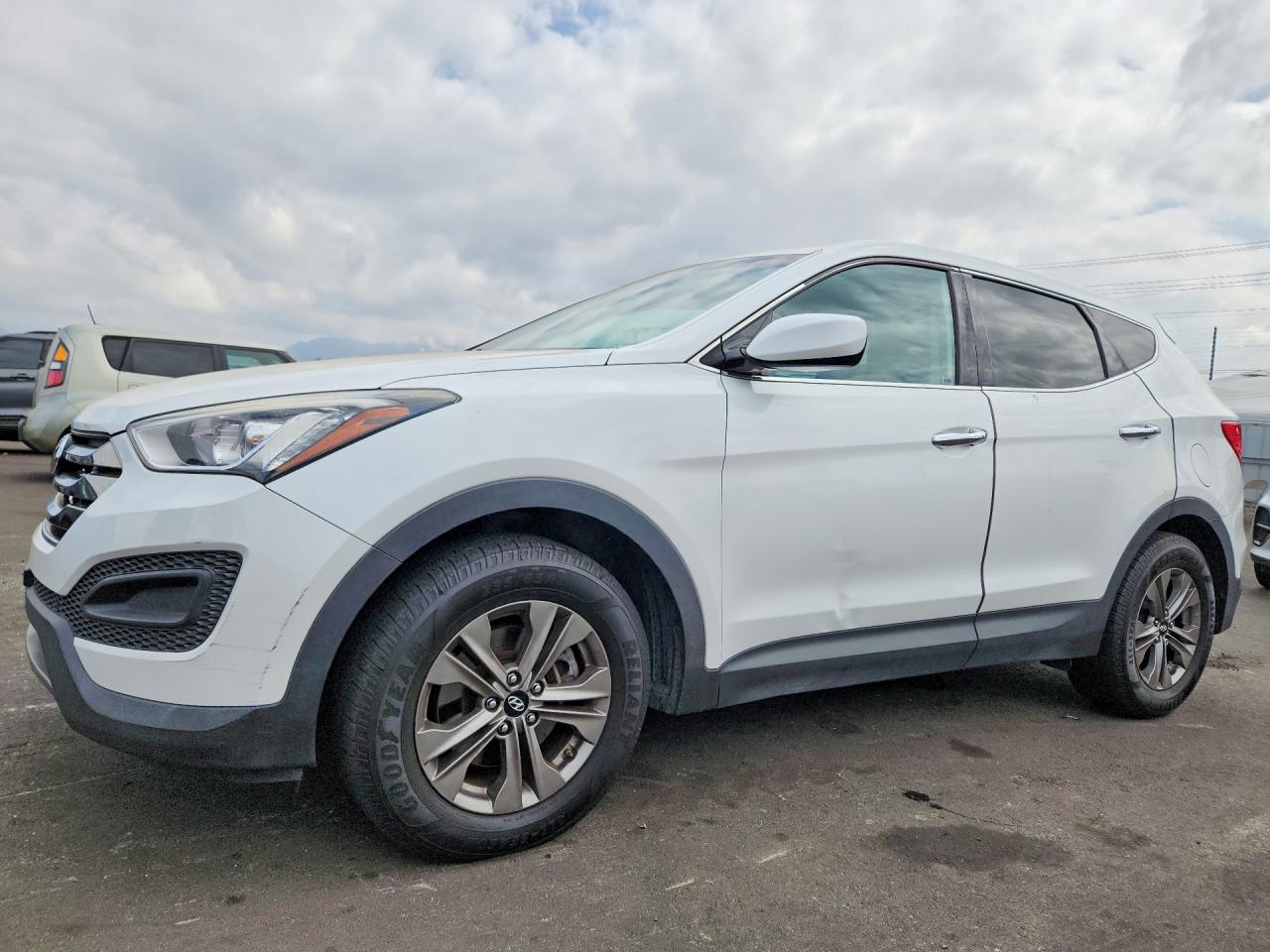 2016 HYUNDAI SANTA FE Base — Front 3/4
