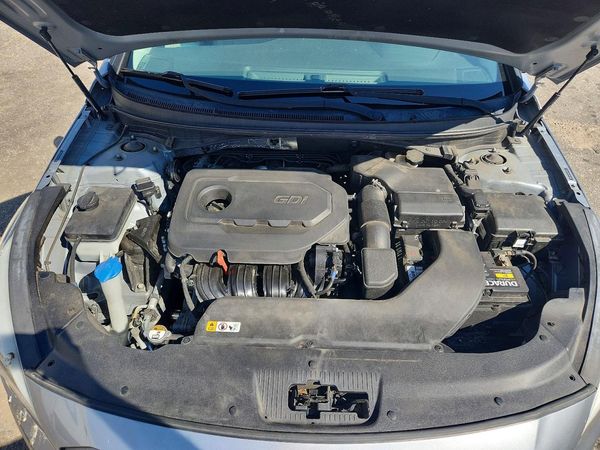 2017 HYUNDAI SONATA — Engine bay