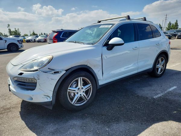 2014 PORSCHE CAYENNE — Front 3/4