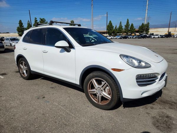 2014 PORSCHE CAYENNE — Passenger 3/4