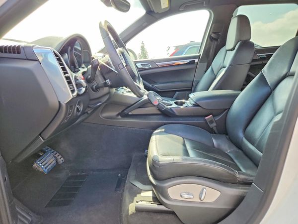 2014 PORSCHE CAYENNE — DENT