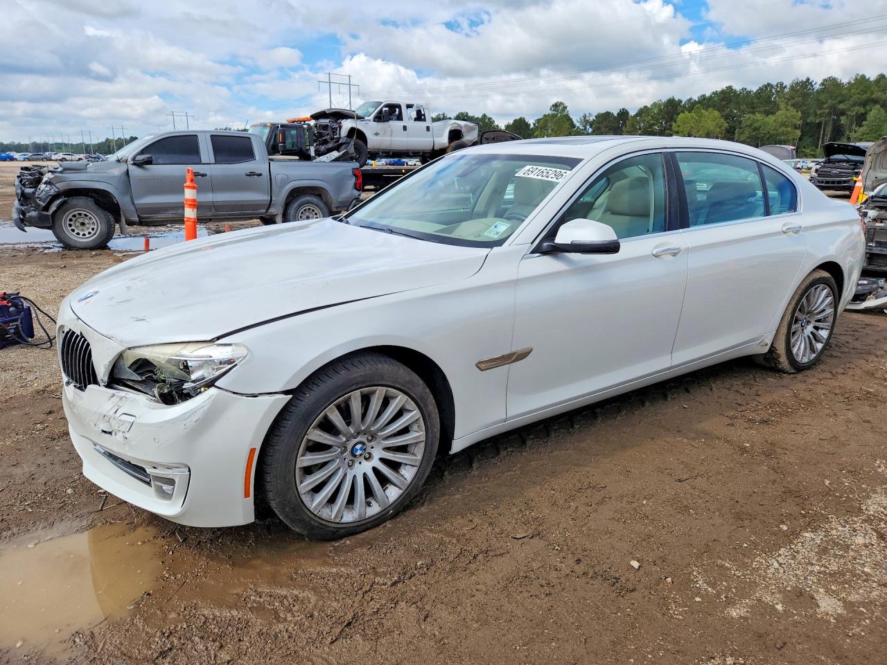 2013 BMW 740 — Front 3/4