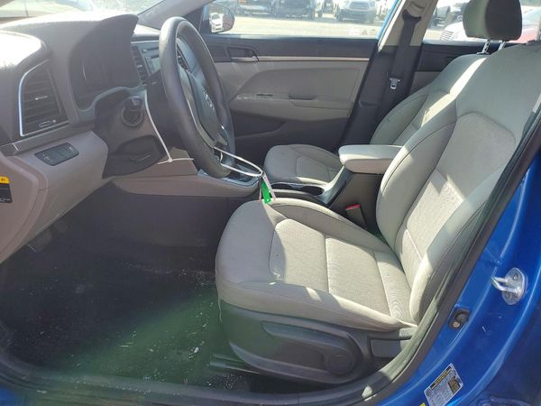2017 HYUNDAI ELANTRA SE Base — DENT