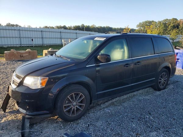 2017 DODGE GRAND CARAVAN — Front 3/4
