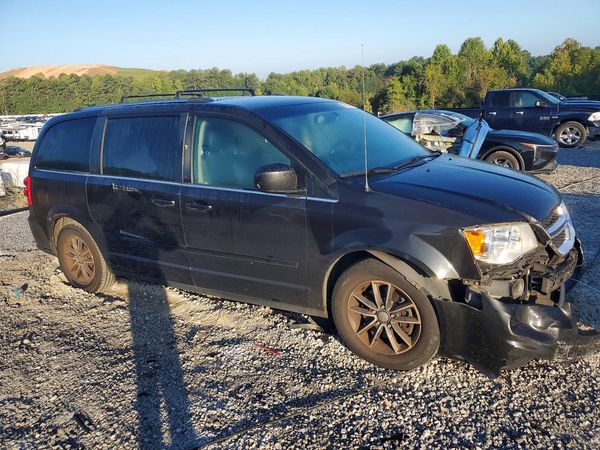 2017 DODGE GRAND CARAVAN — Passenger 3/4