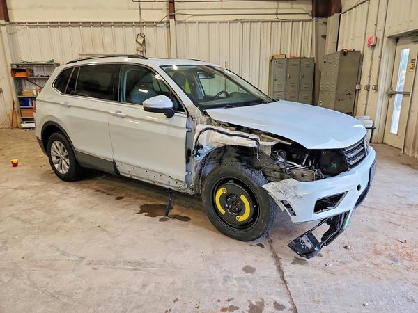 2018 VOLKSWAGEN TIGUAN SE, 4Motion SEL — Passenger 3/4
