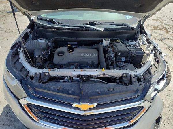 2020 CHEVROLET EQUINOX LT (1LT) — Engine bay
