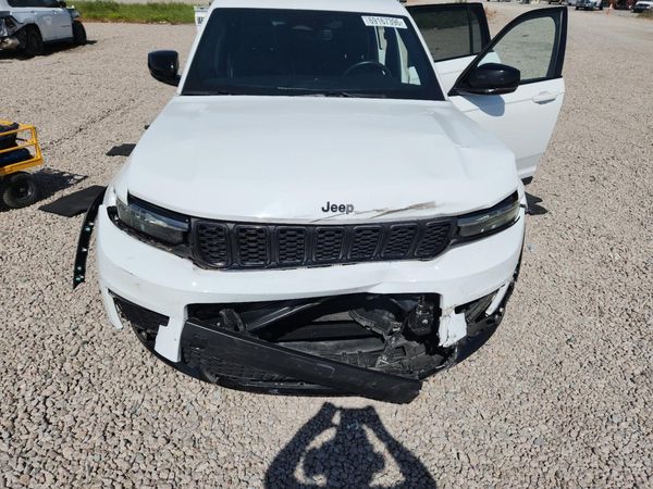 2021 JEEP GRAND CHEROKEE — Engine bay