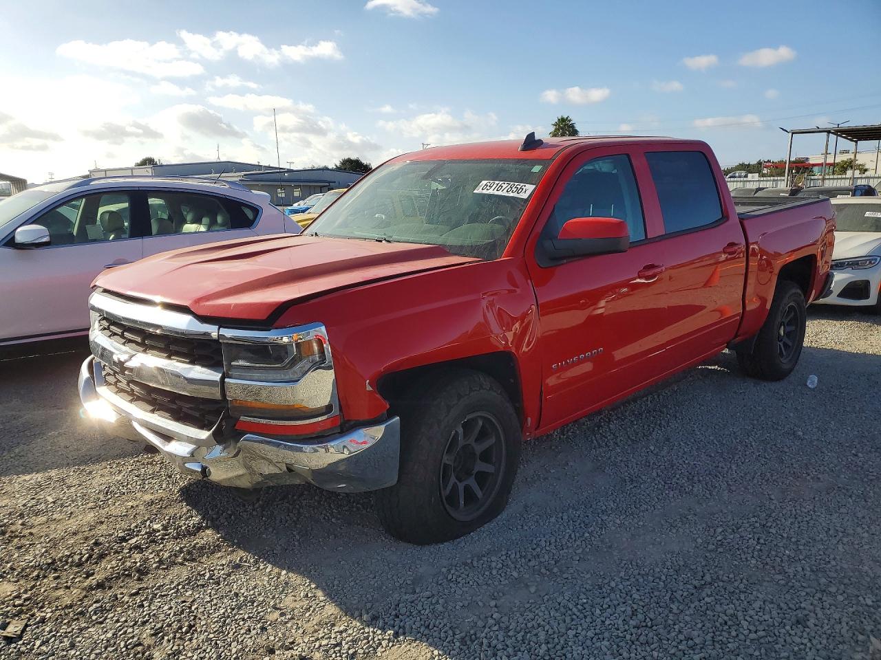 2017 CHEVROLET SILVERADO LT — Front 3/4
