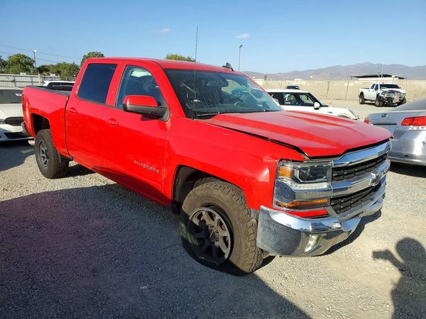 2017 CHEVROLET SILVERADO LT — Passenger 3/4