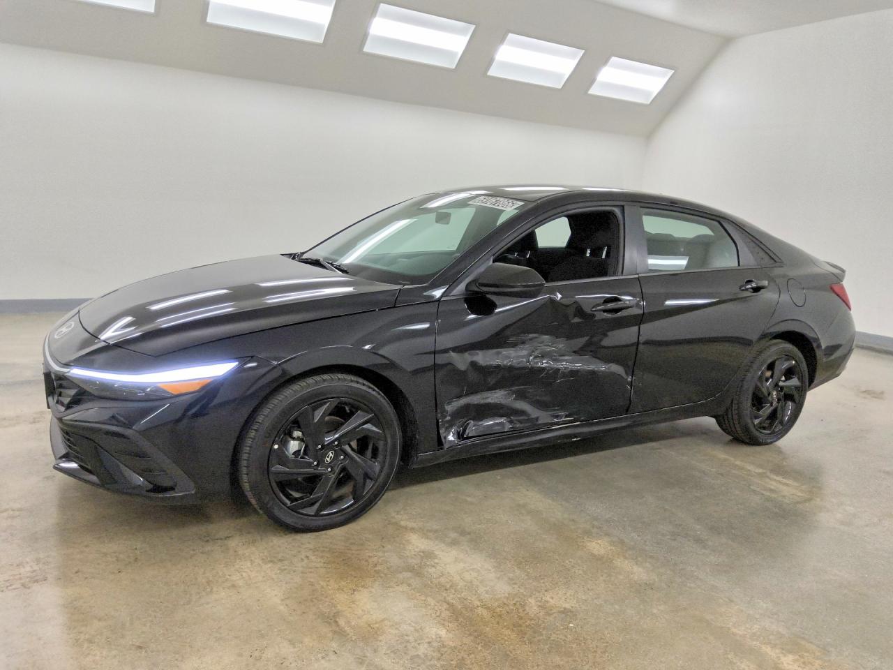 2026 HYUNDAI ELANTRA — Front 3/4