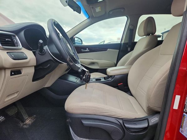 2016 KIA SORENTO L / LX — DENT