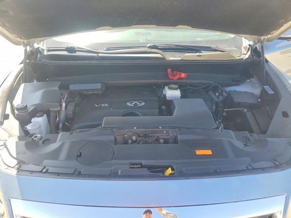 2018 INFINITI QX60 — Engine bay